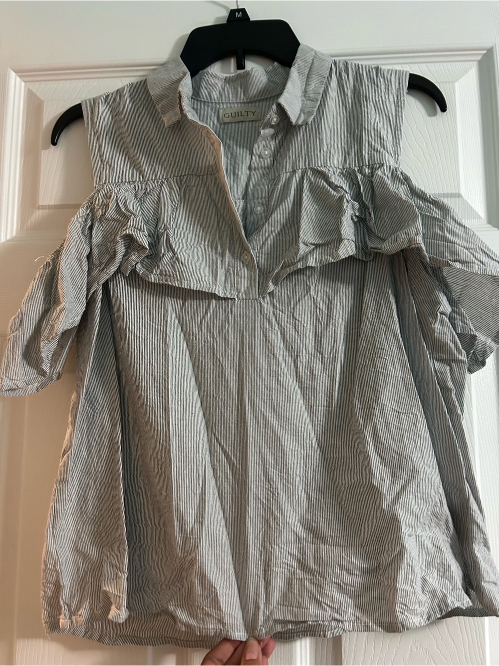 Cold-Shoulder Ruffle Blouse in Light Gray